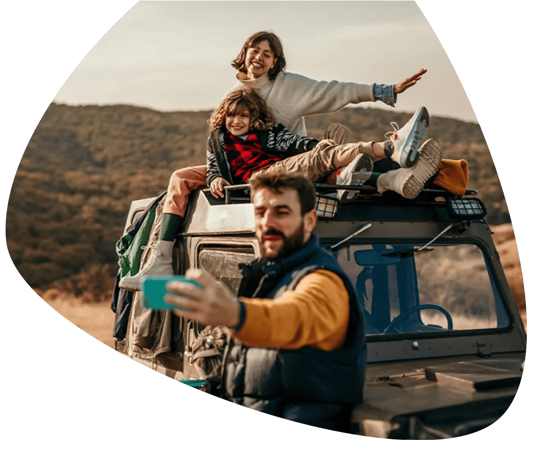 imagen de una familia viajando